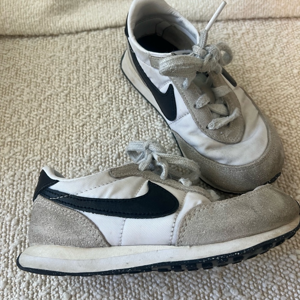Toddler Nike Waffle Knit Trainer 2 White and Black Retro Sneakers